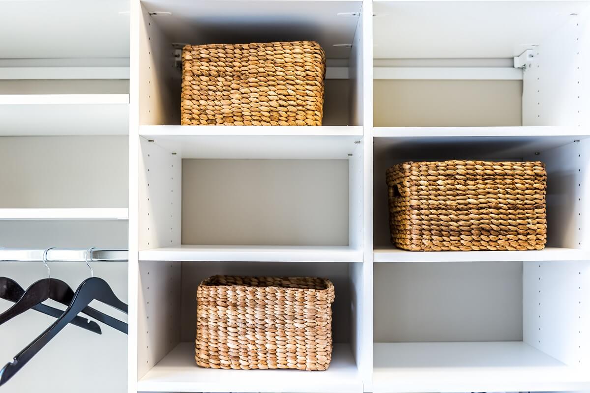 Laura Blog - Spring Cleaning 2019 - Closet - Tips - Baskets & Hangers