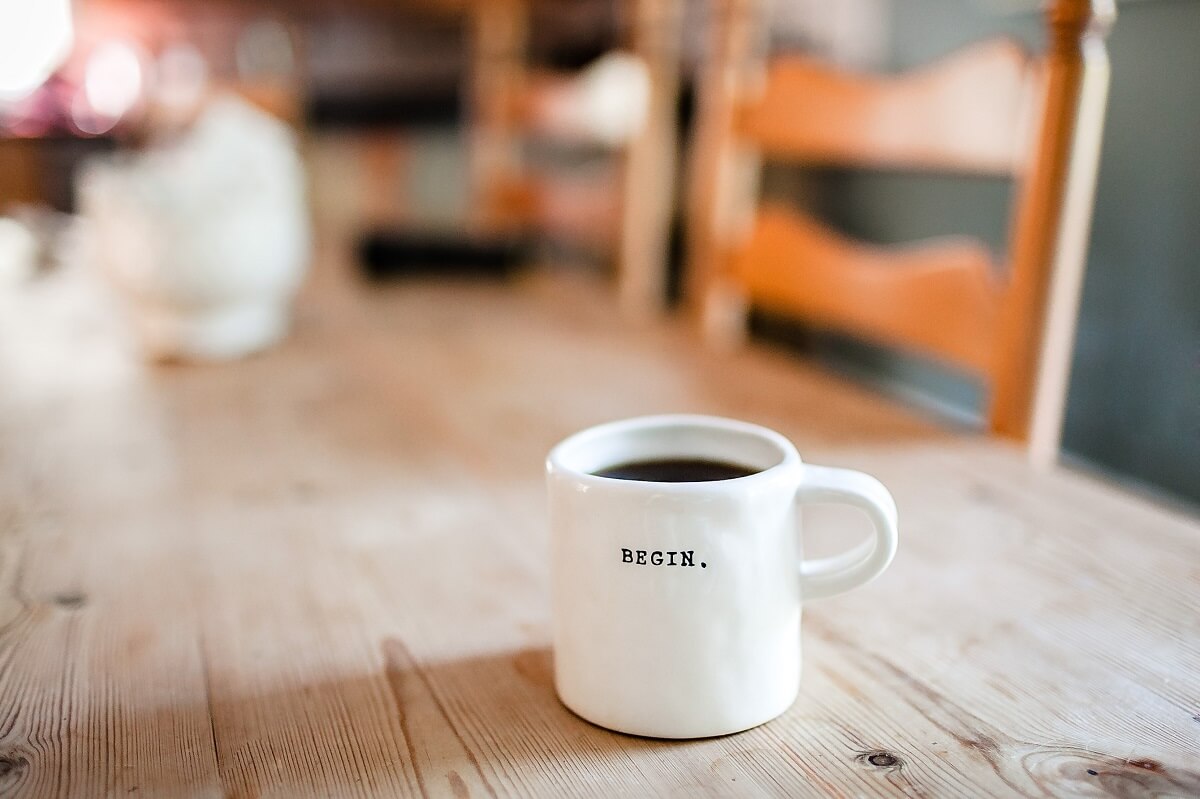 Laura Blog - Spring Cleaning 2019 - Closet - Tips - Coffee Mug