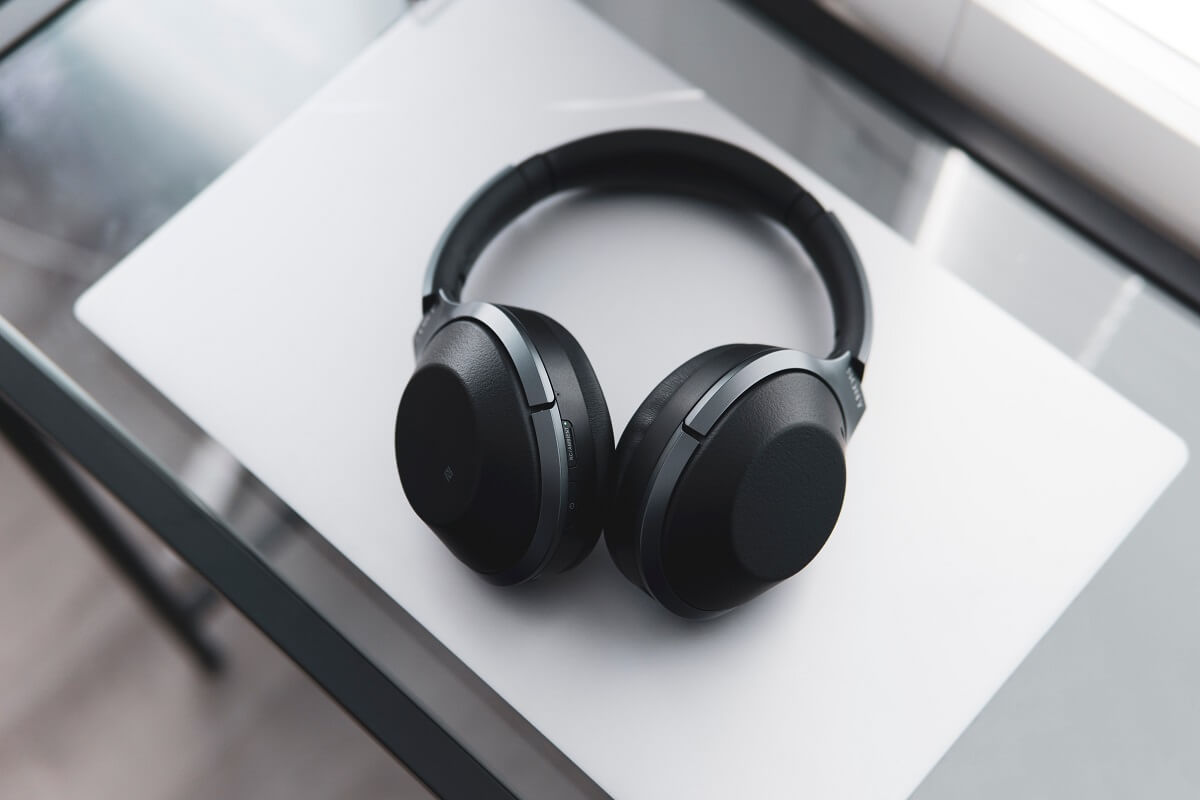 Laura Blog - Purse Essentials 2019 - Headphones
