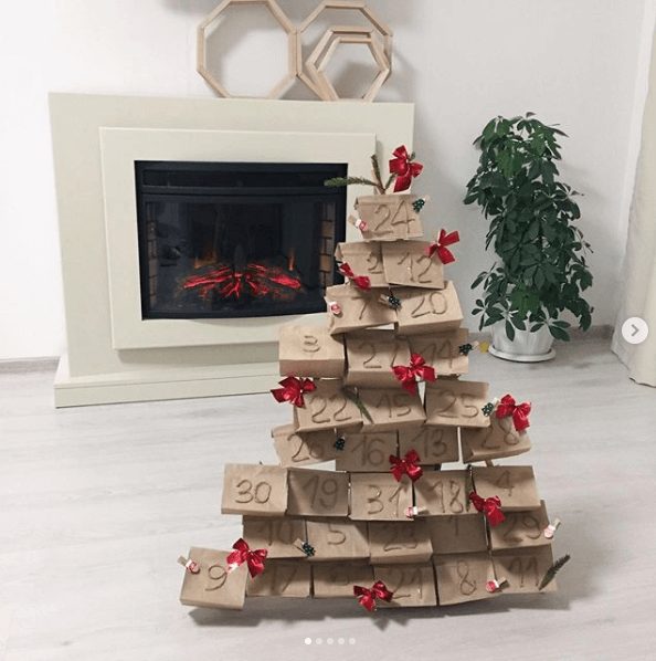 Laura Blog - Laura - Holiday Home Decorating Ideas - DIY Advent calendar