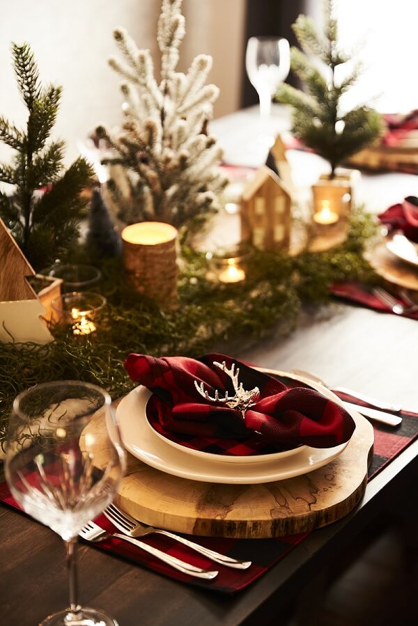 Laura Blog - Laura - Holiday Home Decorating Ideas - Korrine's Holiday Table
