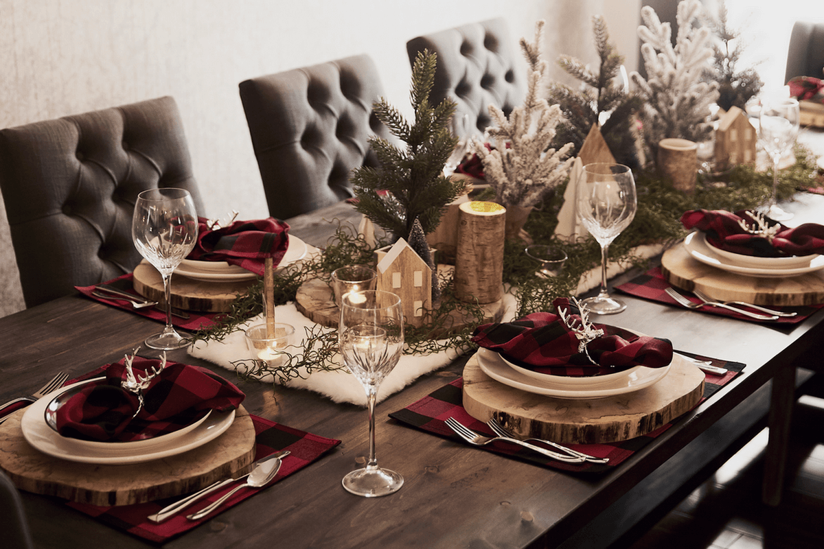 Organize the Table - Your Guide to Hosting the Perfect Holiday Party - Laura Blog